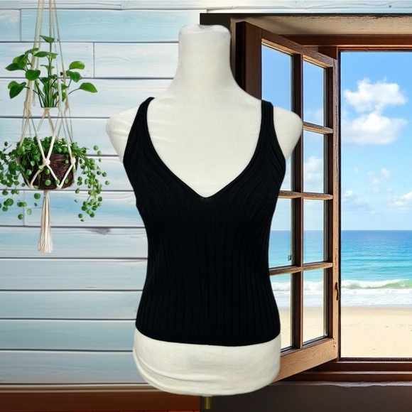 She + Sky Ribbed Knit Lightweight Sweater Tank Top V Neck in Black (s, m, l) - Picture 7 of 11